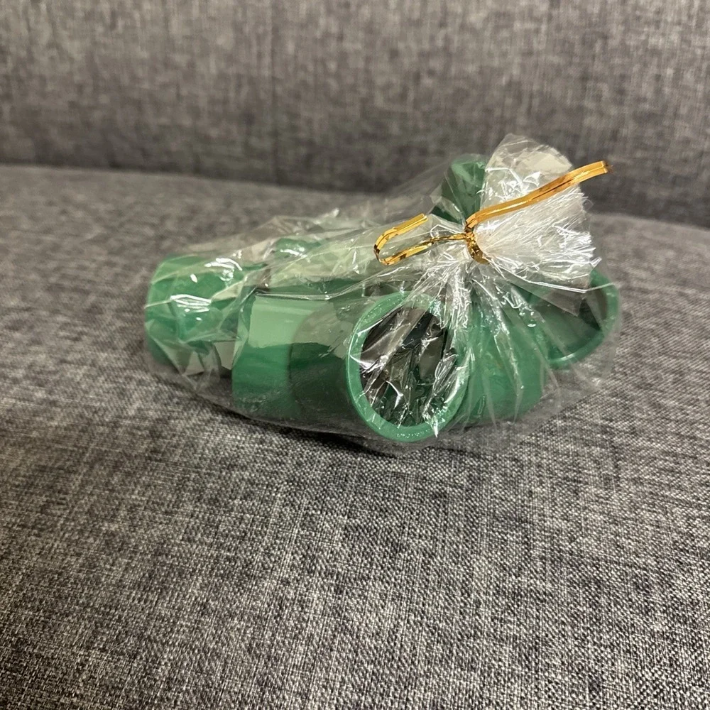 Emerald Green Napkin Rings Set of 8 Made In Hong Kong Lightweight Christmas